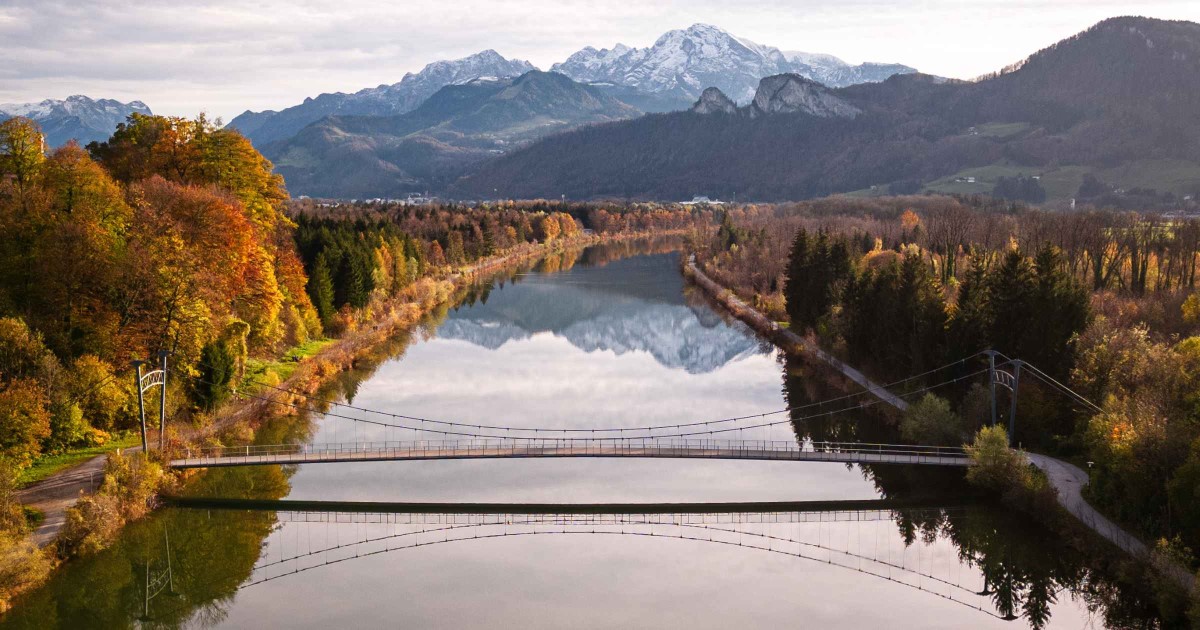 Ursteinsteg mit Salzburger Bergwelt © TVB Puch - Kuscheiart